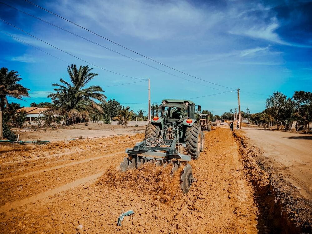 Concretizando-um-sonho-obras-de-pavimentacao-asfaltica-na-BA-001-ligando-Prado-a-Cumuruxatiba-1